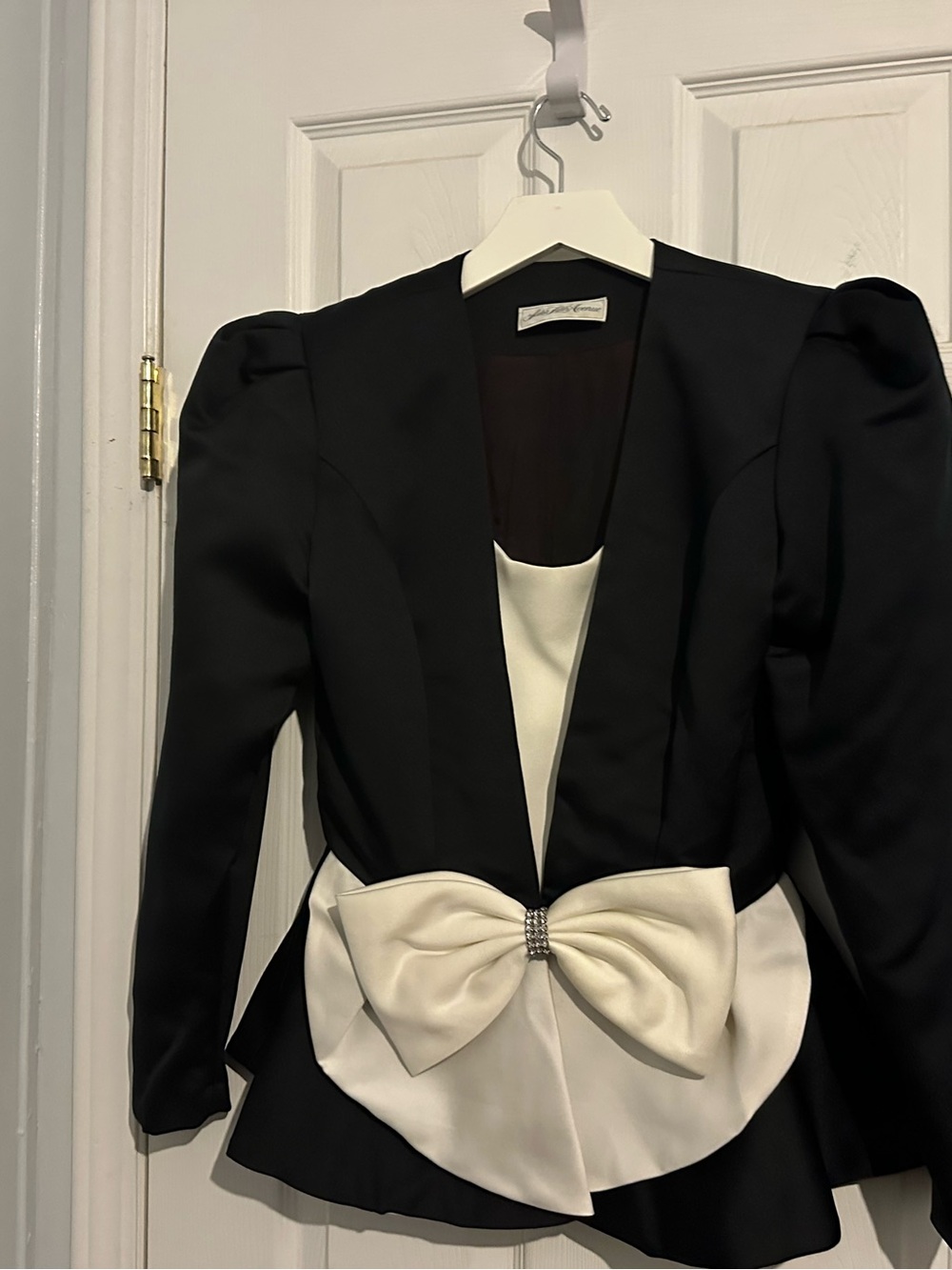 Saks Fifth Avenue Black & White Bow-Peplum Jacket with Puff Shoulders size 4/6